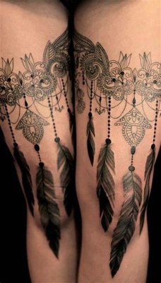 Tatouage plume sur les deux cuisses